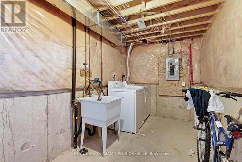 5200 Des Jardines Drive, Burlington, ON - Indoor Photo Showing Laundry Room