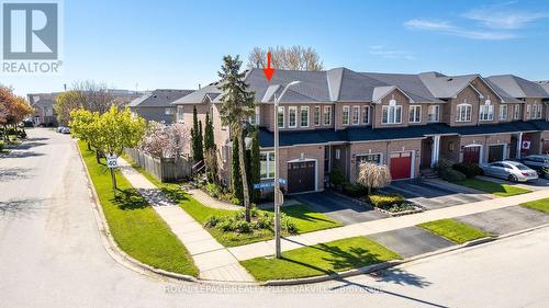 5200 Des Jardines Drive, Burlington, ON - Outdoor With Facade