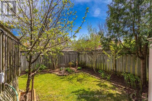 5200 Des Jardines Drive, Burlington, ON - Outdoor