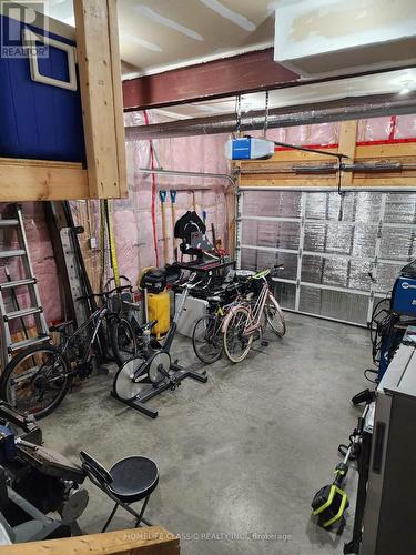 5 Irwin Crescent, New Tecumseth, ON - Indoor Photo Showing Garage