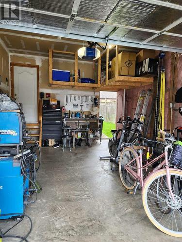 5 Irwin Crescent, New Tecumseth, ON - Indoor Photo Showing Garage