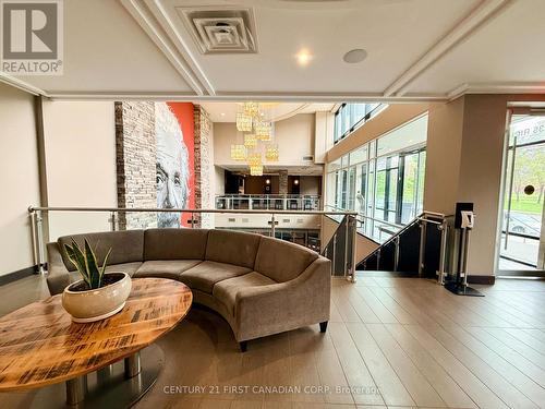 1711 - 1235 Richmond Street, London East (East B), ON - Indoor Photo Showing Living Room