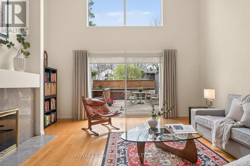 164 Dufferin Road, Ottawa, ON - Indoor Photo Showing Living Room
