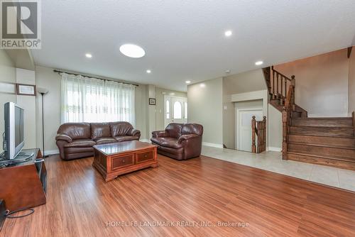 1153 Ogden Avenue, Mississauga, ON - Indoor Photo Showing Living Room