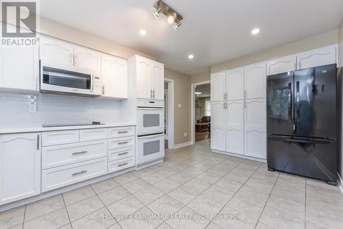 1153 Ogden Avenue, Mississauga, ON - Indoor Photo Showing Kitchen