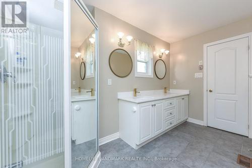 1153 Ogden Avenue, Mississauga, ON - Indoor Photo Showing Bathroom