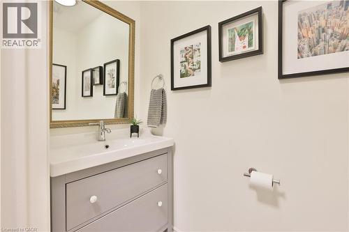 431 Naomi Crescent, Mississauga, ON - Indoor Photo Showing Bathroom