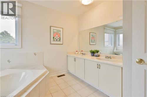 431 Naomi Crescent, Mississauga, ON - Indoor Photo Showing Bathroom