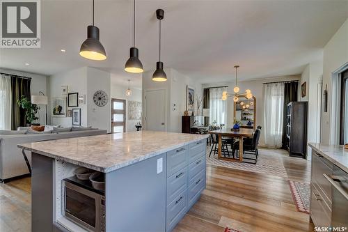 6224 8Th Avenue, Regina, SK - Indoor Photo Showing Kitchen With Upgraded Kitchen