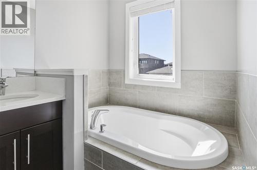 4810 Green Brooks Way E, Regina, SK - Indoor Photo Showing Bathroom