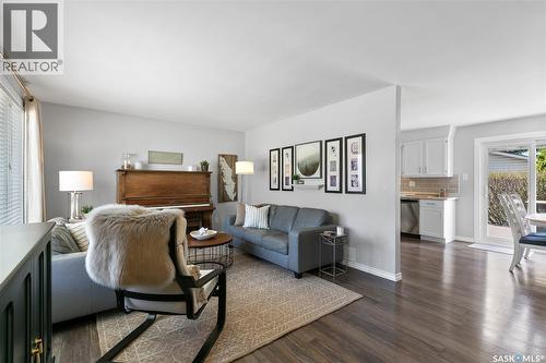 1206 Flexman Crescent N, Regina, SK - Indoor Photo Showing Living Room