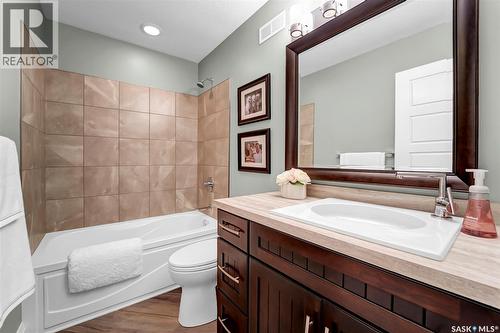 303 Brookmore Crescent, Saskatoon, SK - Indoor Photo Showing Bathroom