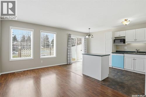 35 110 Keevil Crescent, Saskatoon, SK - Indoor Photo Showing Kitchen With Double Sink
