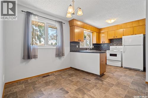 46 Hammond Road, Regina, SK - Indoor Photo Showing Kitchen