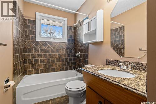 46 Hammond Road, Regina, SK - Indoor Photo Showing Bathroom