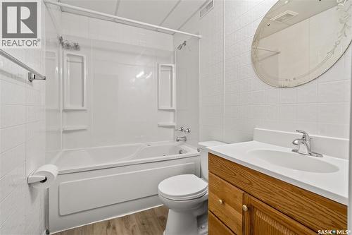 46 Hammond Road, Regina, SK - Indoor Photo Showing Bathroom