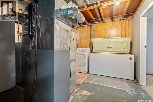 46 Hammond Road, Regina, SK - Indoor Photo Showing Laundry Room