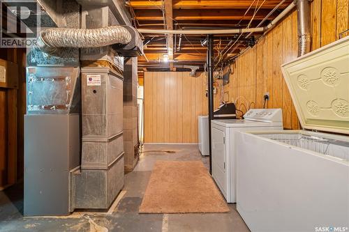 46 Hammond Road, Regina, SK - Indoor Photo Showing Laundry Room
