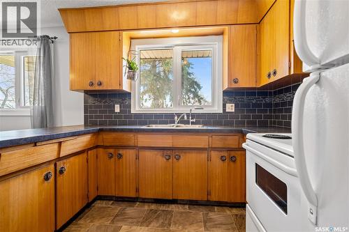 46 Hammond Road, Regina, SK - Indoor Photo Showing Kitchen With Double Sink