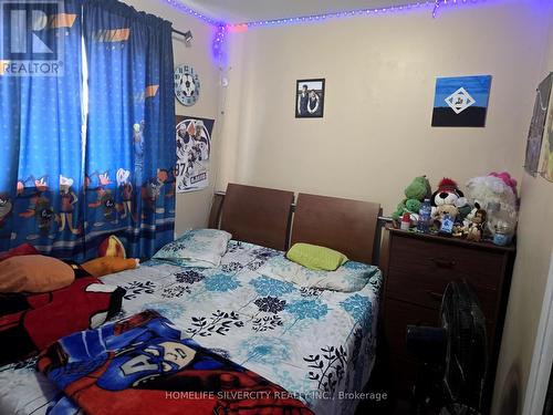 7585 Wrenwood Crescent, Mississauga, ON - Indoor Photo Showing Bedroom