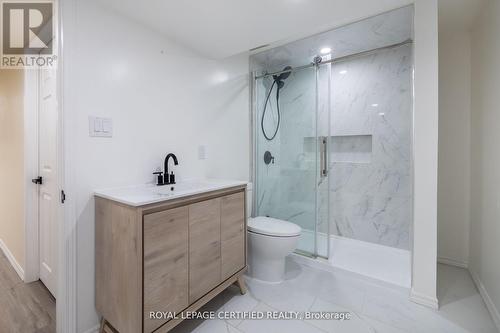 643 Garden Walk, Mississauga, ON - Indoor Photo Showing Bathroom