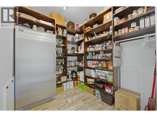 2200 Cortina Drive, Kelowna, BC - Indoor
