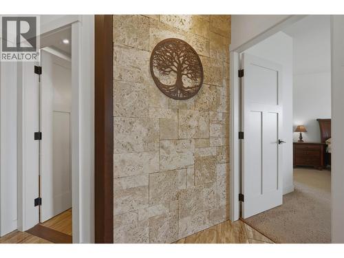 2200 Cortina Drive, Kelowna, BC - Indoor Photo Showing Bathroom