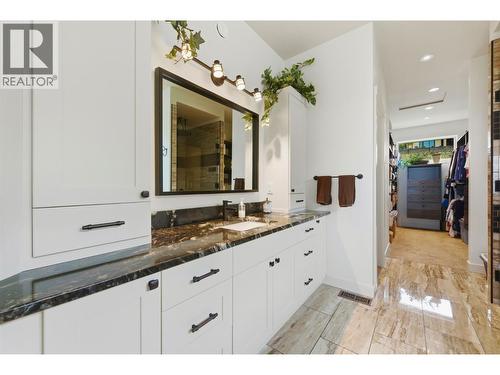 2200 Cortina Drive, Kelowna, BC - Indoor Photo Showing Bathroom