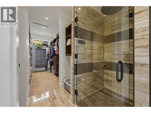 2200 Cortina Drive, Kelowna, BC - Indoor Photo Showing Bathroom
