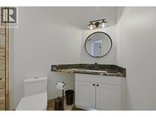 2200 Cortina Drive, Kelowna, BC - Indoor Photo Showing Bathroom