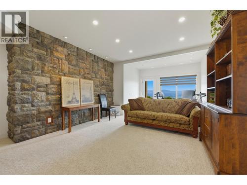 2200 Cortina Drive, Kelowna, BC - Indoor