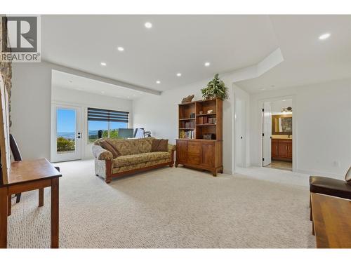 2200 Cortina Drive, Kelowna, BC - Indoor Photo Showing Living Room