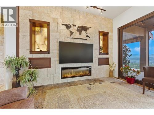 2200 Cortina Drive, Kelowna, BC - Indoor Photo Showing Living Room With Fireplace