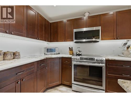 2200 Cortina Drive, Kelowna, BC - Indoor Photo Showing Kitchen