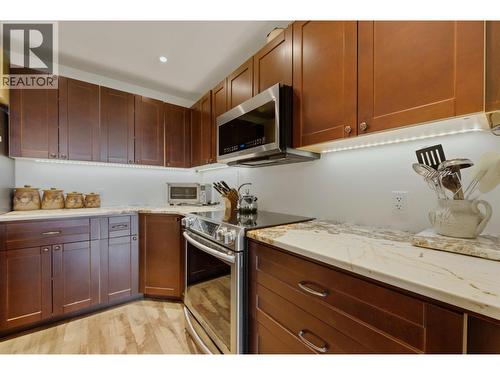 2200 Cortina Drive, Kelowna, BC - Indoor Photo Showing Kitchen