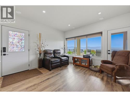 2200 Cortina Drive, Kelowna, BC - Indoor Photo Showing Living Room