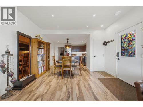 2200 Cortina Drive, Kelowna, BC - Indoor