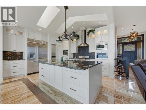2200 Cortina Drive, Kelowna, BC - Indoor Photo Showing Kitchen With Upgraded Kitchen