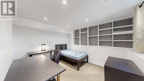 1 - 433 Keats Way, Waterloo, ON - Indoor