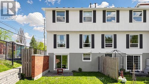 1 - 433 Keats Way, Waterloo, ON - Outdoor