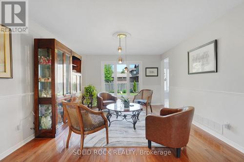 Sitting area in dining room - 41 Framingham Crescent, Ottawa, ON - Indoor Photo Showing Living Room