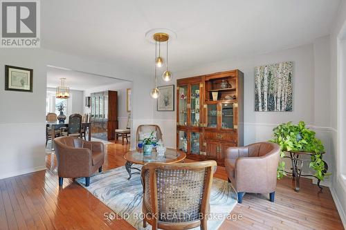 Sitting area in dining room - 41 Framingham Crescent, Ottawa, ON - Indoor Photo Showing Living Room