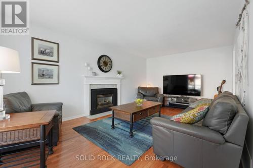 Great room with gas fireplace - 41 Framingham Crescent, Ottawa, ON - Indoor Photo Showing Living Room With Fireplace