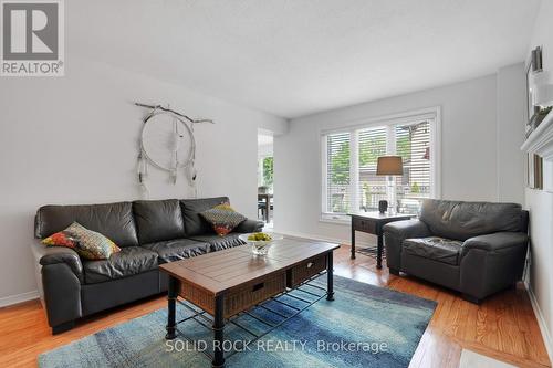 Great room for family TV night - 41 Framingham Crescent, Ottawa, ON - Indoor Photo Showing Living Room