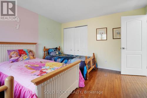 Large 2nd bedroom Second Level - 41 Framingham Crescent, Ottawa, ON - Indoor Photo Showing Bedroom
