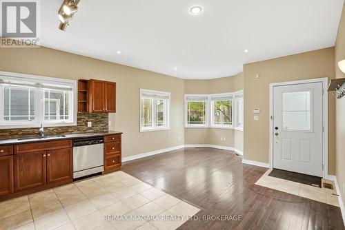 106 - 6045 Dunn Street, Niagara Falls (Dorchester), ON - Indoor Photo Showing Kitchen With Double Sink