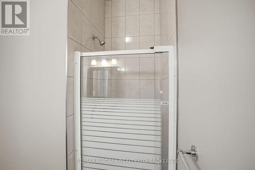 106 - 6045 Dunn Street, Niagara Falls (Dorchester), ON - Indoor Photo Showing Bathroom