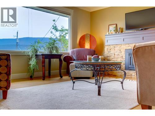8308 Kalview Drive, Coldstream, BC - Indoor