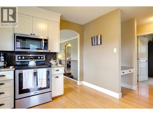 8308 Kalview Drive, Coldstream, BC - Indoor Photo Showing Kitchen