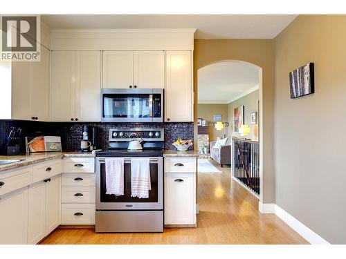 8308 Kalview Drive, Coldstream, BC - Indoor Photo Showing Kitchen